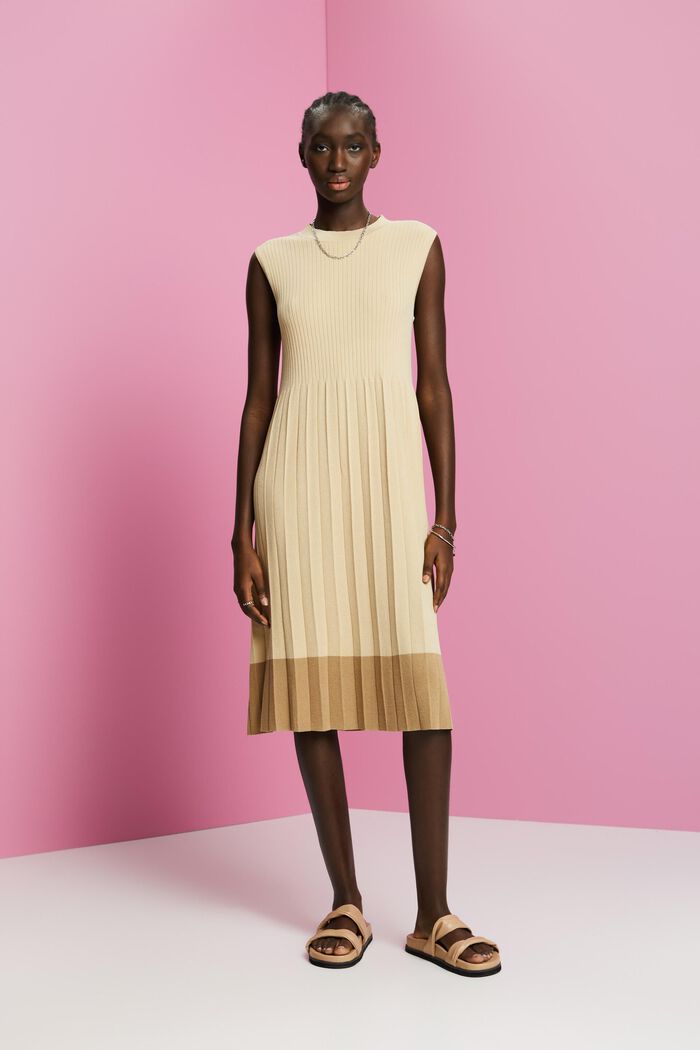 Pleated and sleeveless maxi dress with crewneck, LIGHT BEIGE, detail image number 4