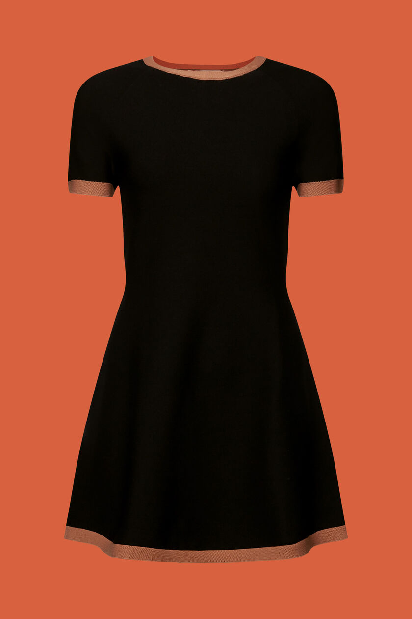 Knitted short-sleeve dress